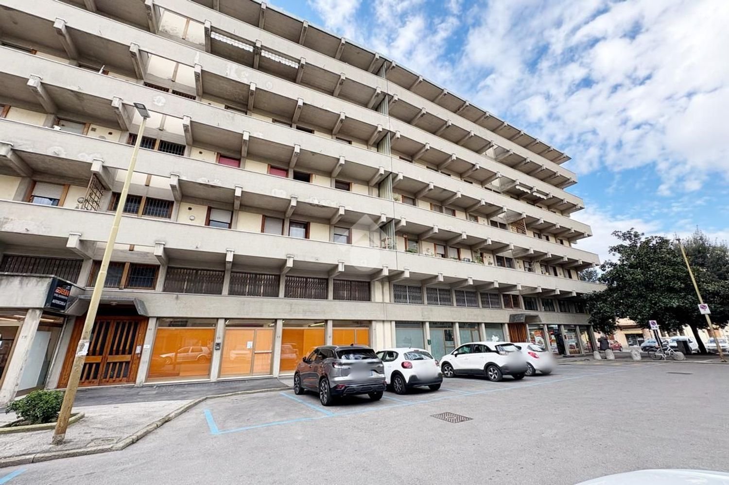 Коммерческая недвижимость 160м² в Прато, Италия № 60205