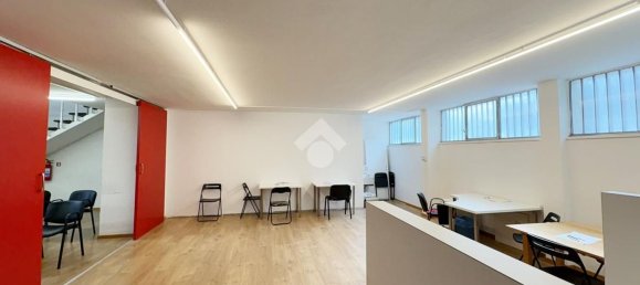 Коммерческая недвижимость 160м² в Прато, Италия № 60205 14