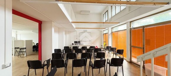 Коммерческая недвижимость 160м² в Прато, Италия № 60205 7