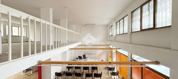 Коммерческая недвижимость 160м² в Прато, Италия № 60205 15