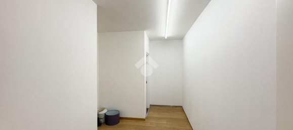 Коммерческая недвижимость 160м² в Прато, Италия № 60205 18