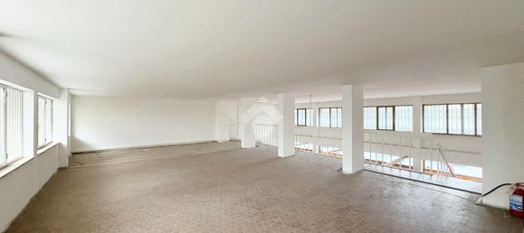 Коммерческая недвижимость 160м² в Прато, Италия № 60205 17
