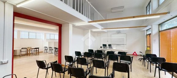 Коммерческая недвижимость 160м² в Прато, Италия № 60205 10