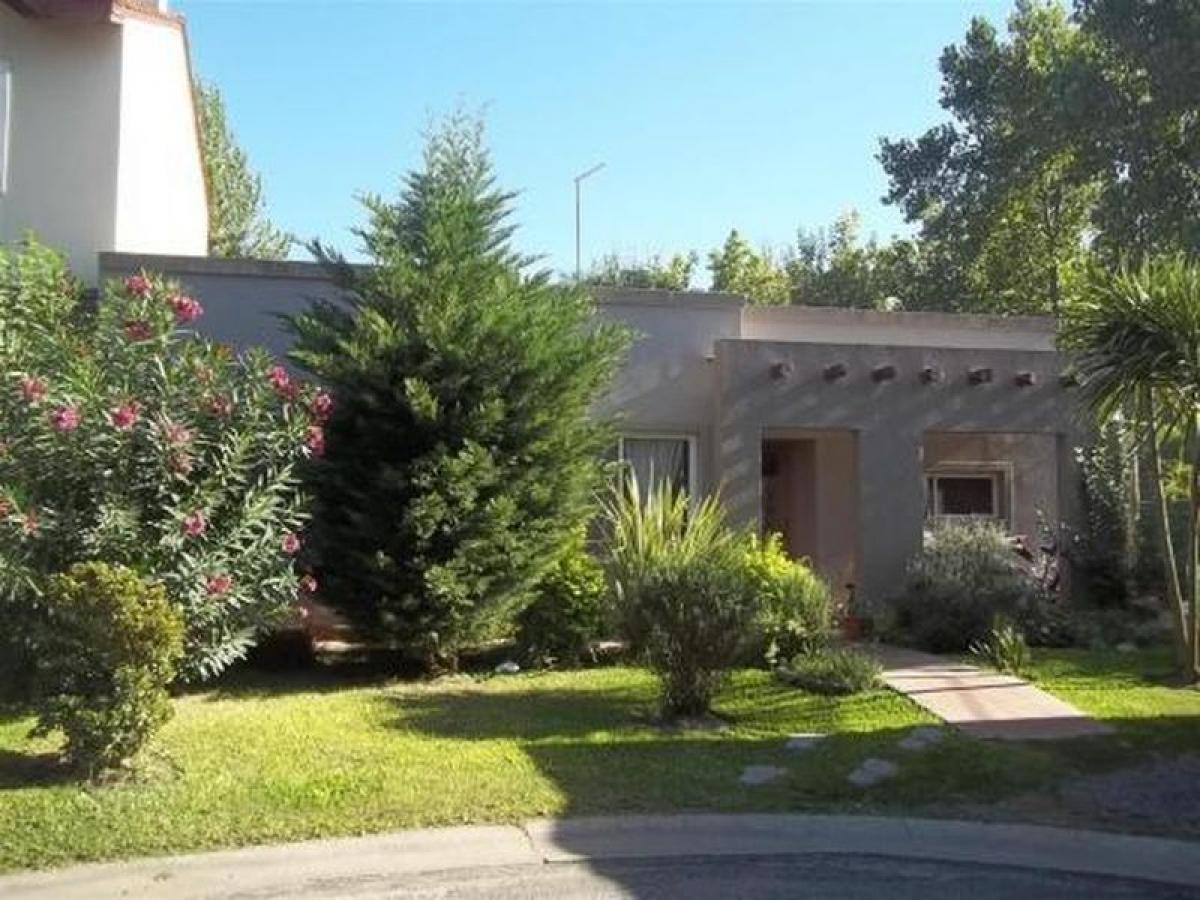 3 bedrooms House in Escobar, Argentina No. 60085