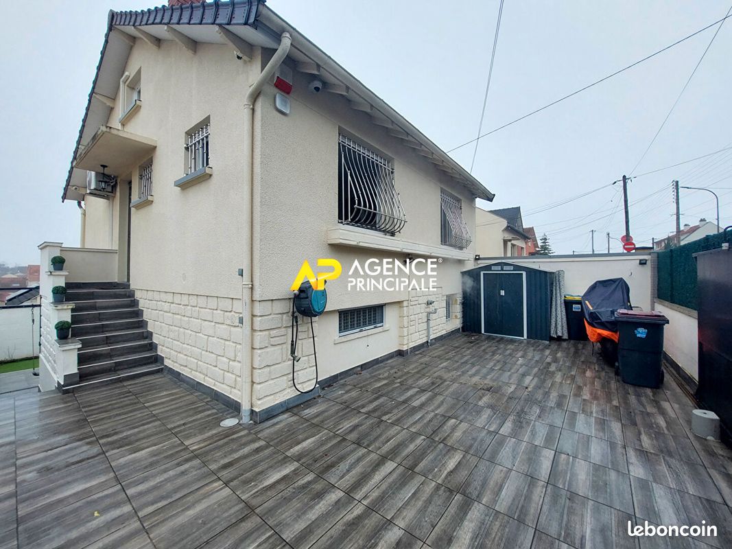 Casa de 5 dormitorios en Argenteuil, France No. 139209