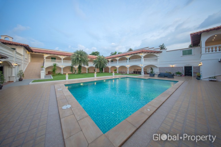 6 chambres Maison à Pattaya, Thailand No. 71472