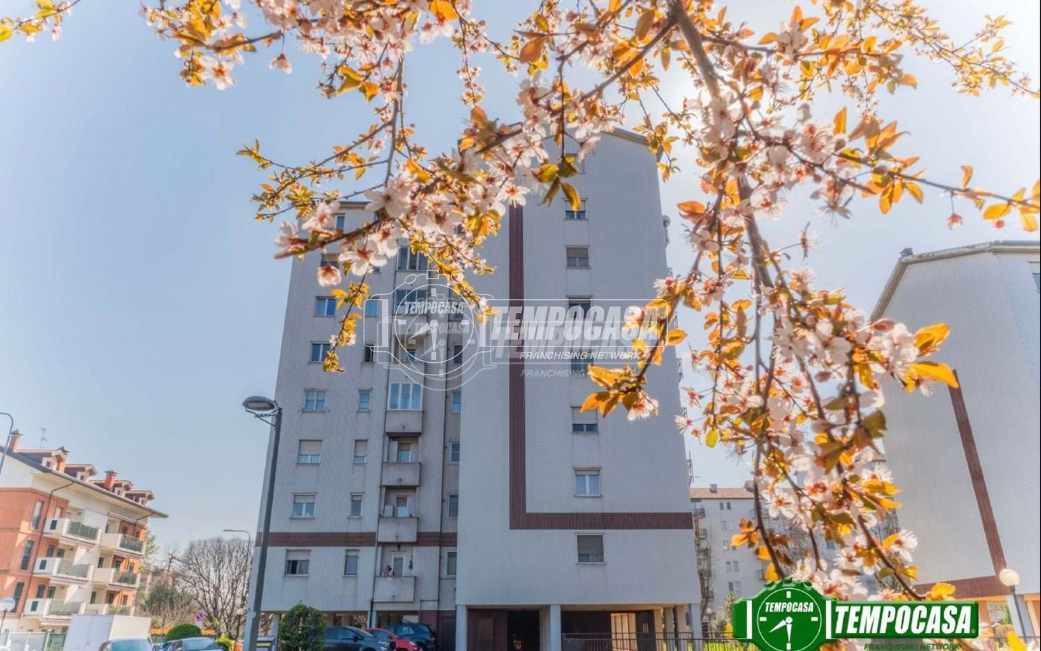 5 rooms Apartment in Milan, Italy No. 314187