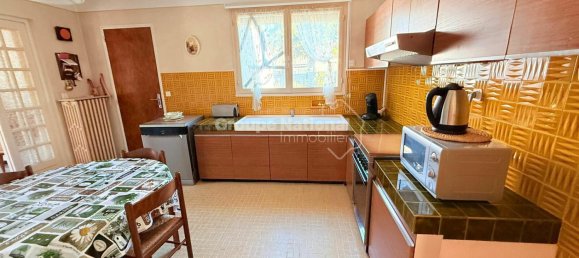 3 bedrooms House in Robion, France No. 287860 10