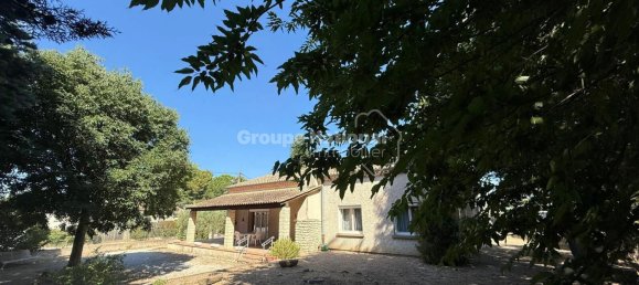 3 bedrooms House in Robion, France No. 287860 2