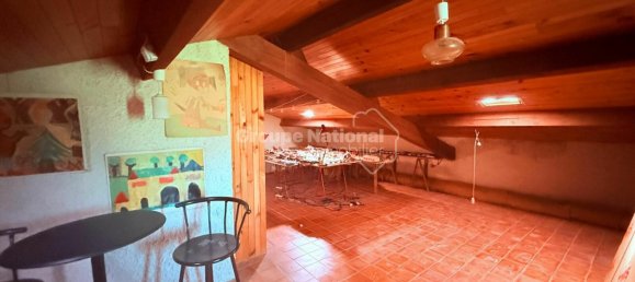 3 bedrooms House in Robion, France No. 287860 5