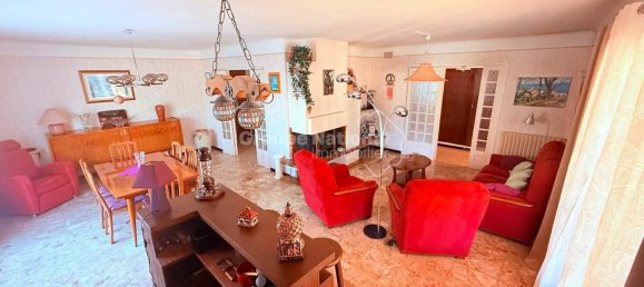 3 bedrooms House in Robion, France No. 287860 6