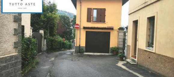 Studio in Como, Italy, Nr. 6844 2