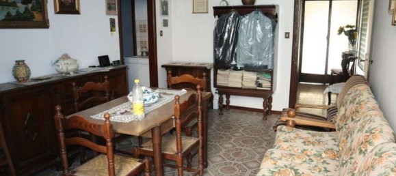8 rooms House in Foiano della Chiana, Italy No. 223332 16