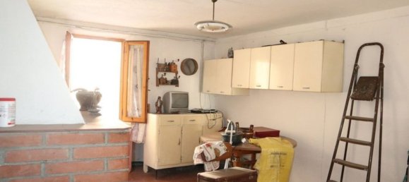 8 rooms House in Foiano della Chiana, Italy No. 223332 5
