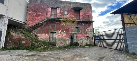 6 rooms House in Pomigliano d'Arco, Italy No. 120321 3