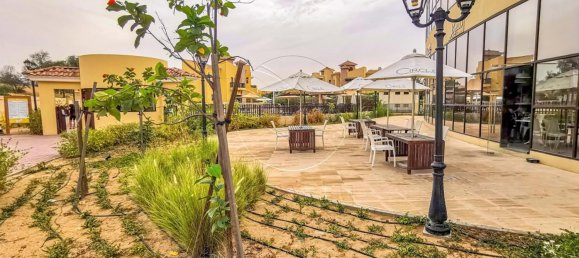 4 bedrooms Villa in Abu Dhabi, UAE No. 29796 2