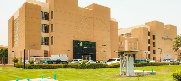 4 bedrooms Villa in Abu Dhabi, UAE No. 29796 5