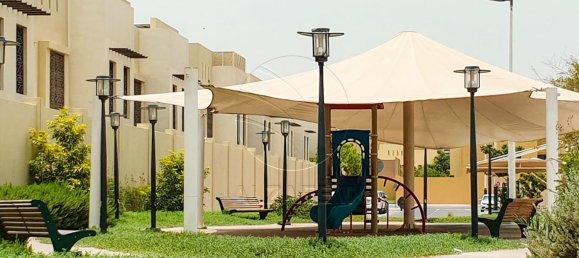 4 bedrooms Villa in Abu Dhabi, UAE No. 29796 3