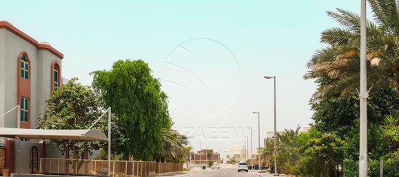 4 bedrooms Villa in Abu Dhabi, UAE No. 29796 7