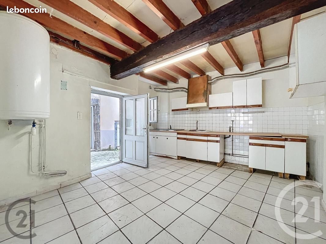 2 chambres Maison à Maringues, France No. 204819