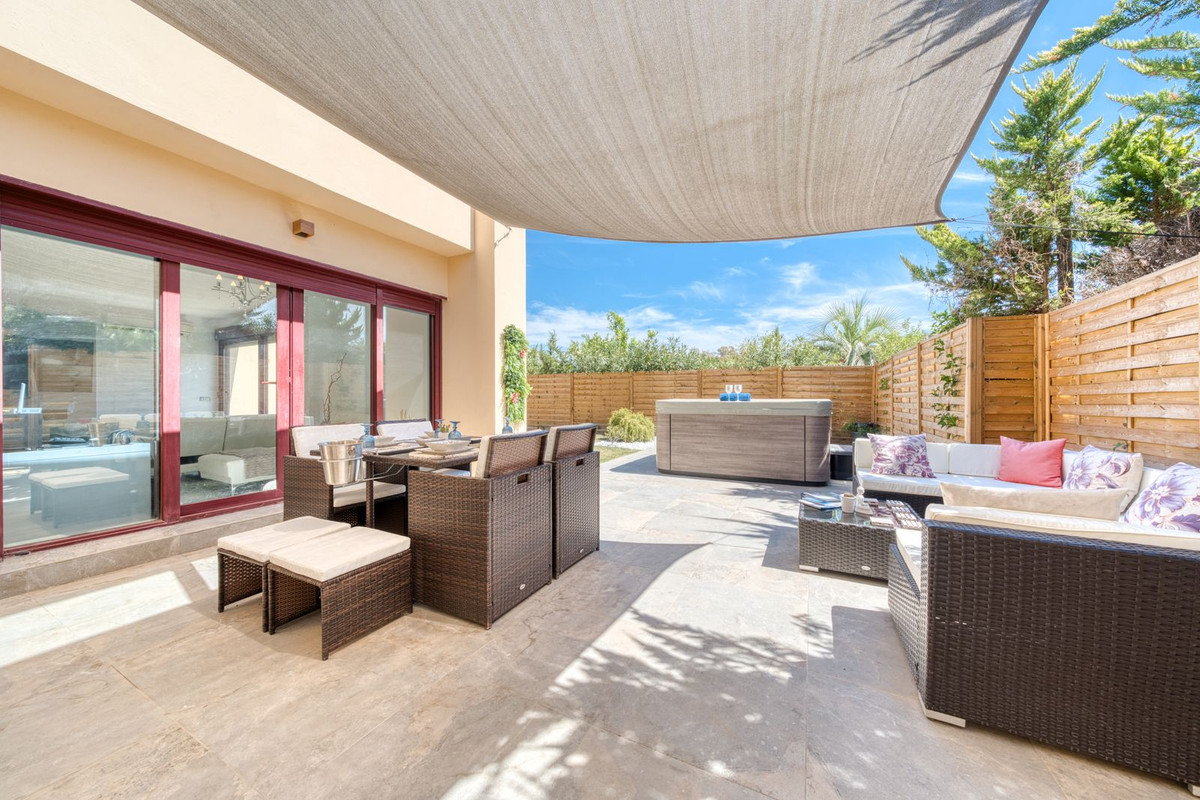 3 bedrooms House in Benahavis, Spain No. 238069