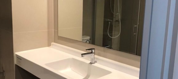 Apartamento em condomínio em Phra Khanong, Thailand N.º 69812 8