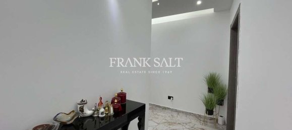 3 bedrooms Apartment in Tarxien, Malta No. 11475 8