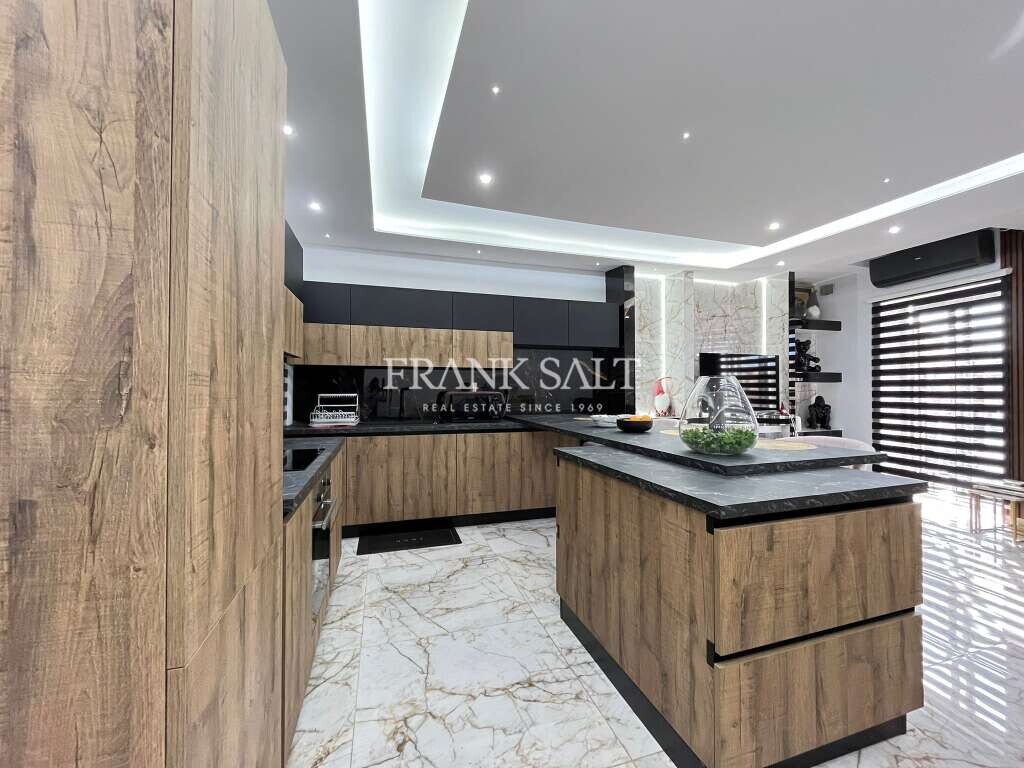 3 bedrooms Apartment in Tarxien, Malta No. 11475