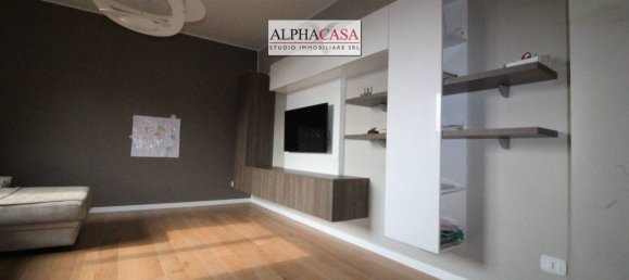 4 bedrooms Duplex in Dalmine, Italy No. 179837 3