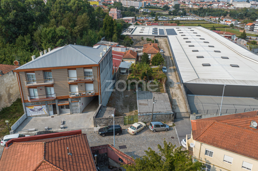 6 bedrooms Land in Porto, Portugal No. 224420