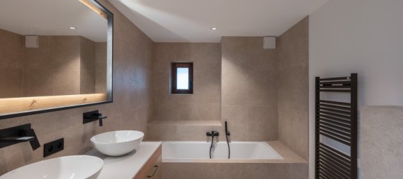 3 bedrooms Commercial property in Les Allues, France No. 956 5