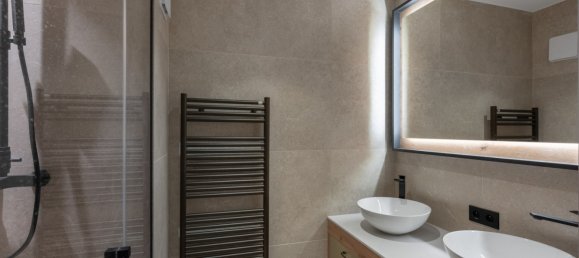 3 bedrooms Commercial property in Les Allues, France No. 956 6