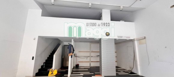 135m² Commercial property in Milan, Italy No. 333269 3