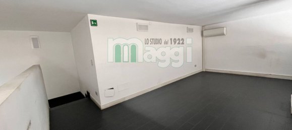 135m² Commercial property in Milan, Italy No. 333269 17