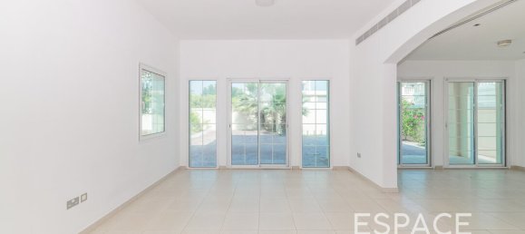 Вилла с 2 спальнями в Jumeirah Village Triangle, Дубай, ОАЭ № 106026 2