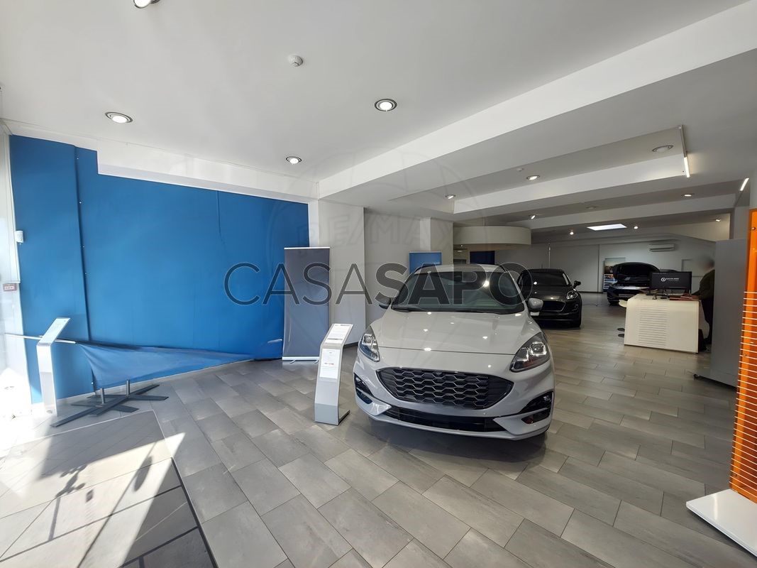 975m² Commercial property in Lisbon, Portugal No. 204466