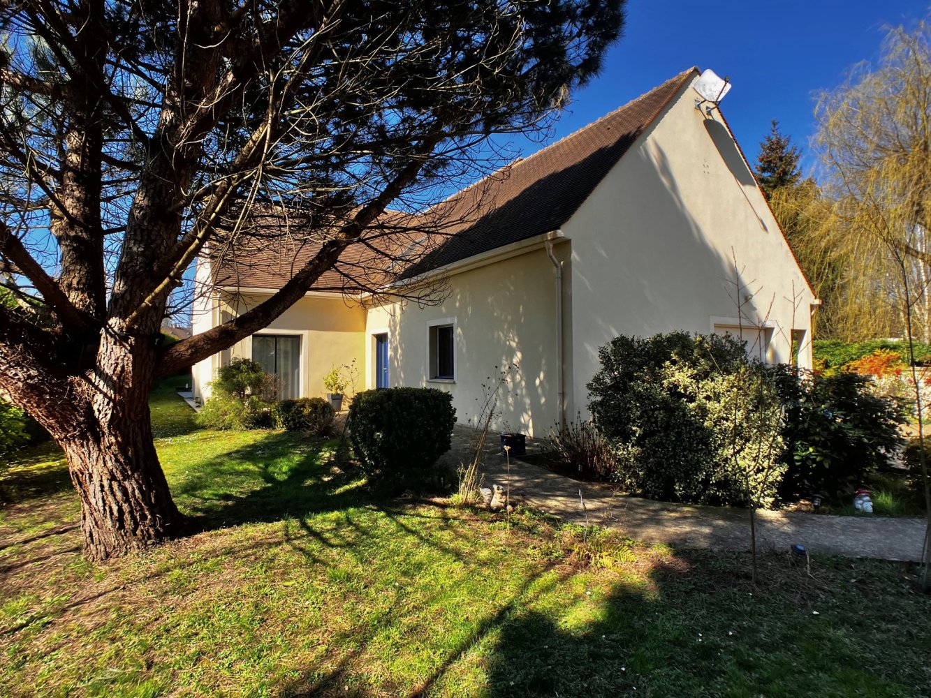 5 bedrooms House in Bullion, France No. 183203