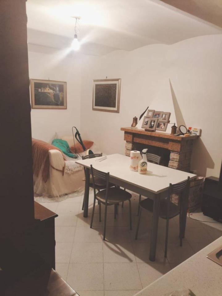 4 rooms House in Duronia, Italy No. 21173