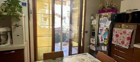 4 rooms Apartment in Naples, Italy No. 16381 8