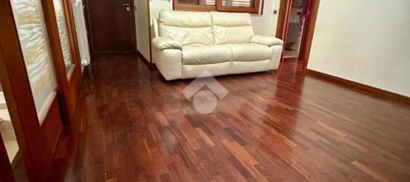 4 rooms Apartment in Naples, Italy No. 16381 2