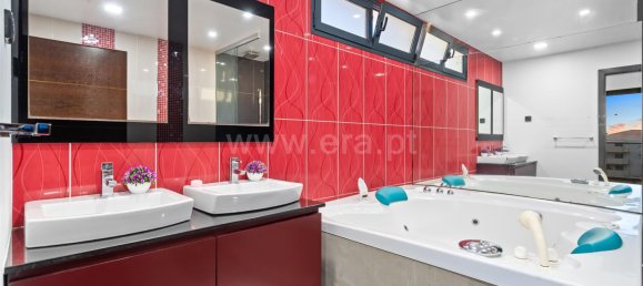 3 bedrooms House in Funchal, Portugal No. 25079 10