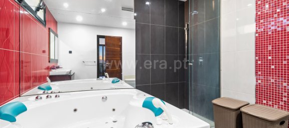 3 bedrooms House in Funchal, Portugal No. 25079 11