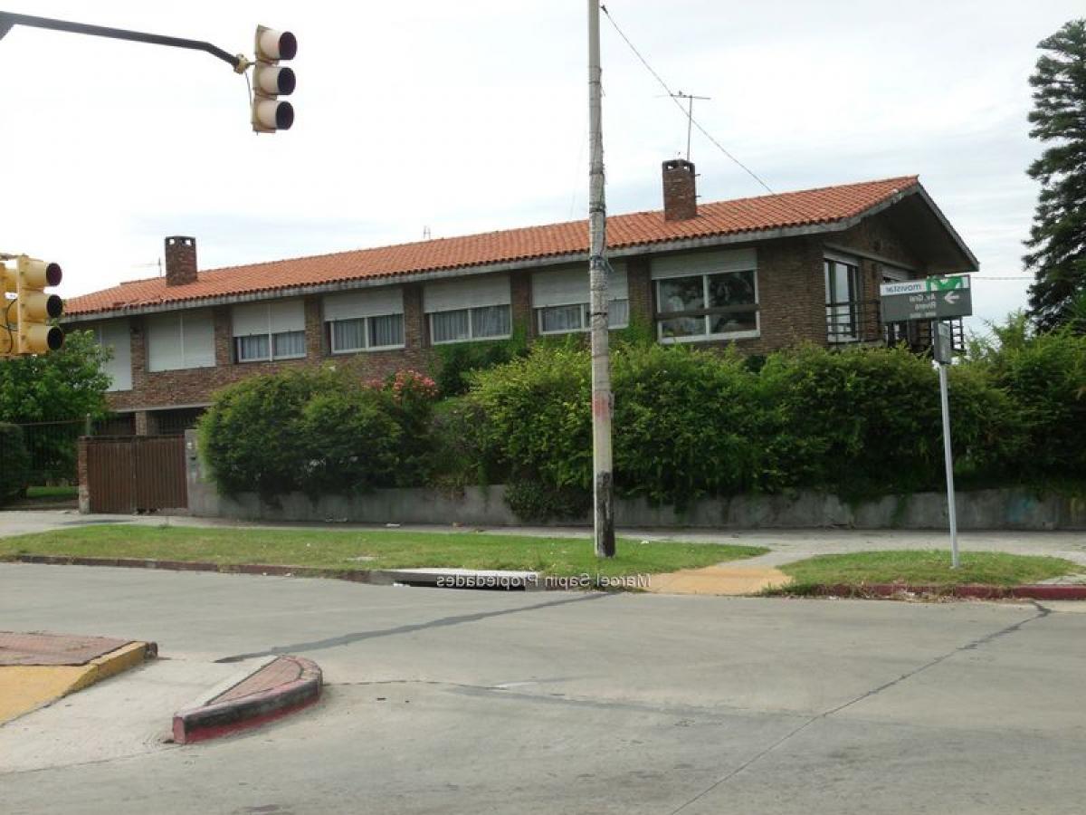 3 bedrooms House in Montevideo, Uruguay No. 11283