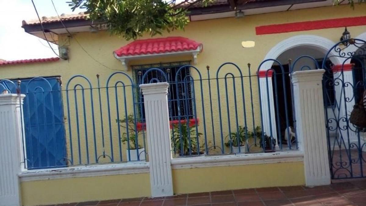 Дом с 6 спальнями в Атлантико, Колумбия № 8873