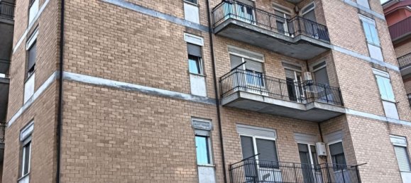 5 rooms Apartment in Campobasso, Italy No. 143774 3