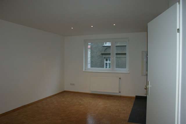 2 rooms Apartment in Favoriten, Austria No. 100013