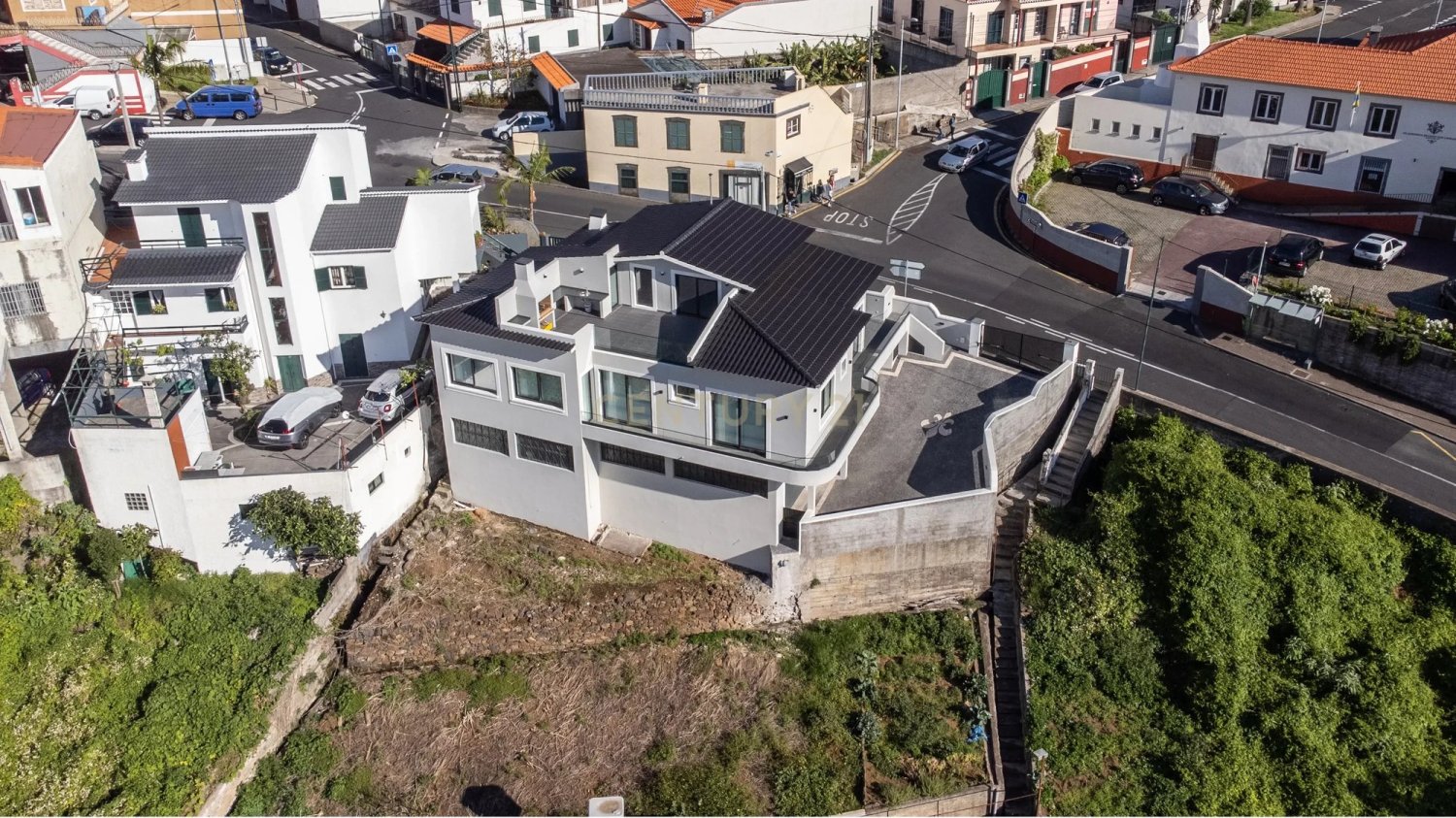 4 bedrooms Villa in Camara de Lobos, Portugal No. 312851