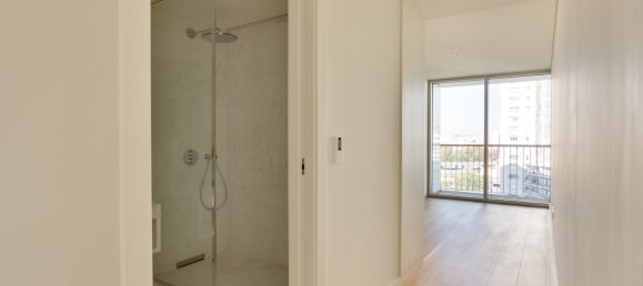 3 bedrooms Apartment in Lisbon, Portugal No. 101973 14