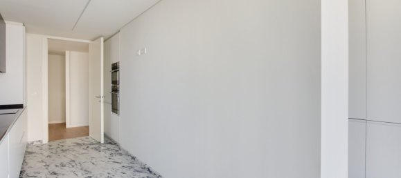 3 bedrooms Apartment in Lisbon, Portugal No. 101973 6