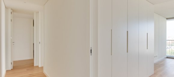 3 bedrooms Apartment in Lisbon, Portugal No. 101973 10